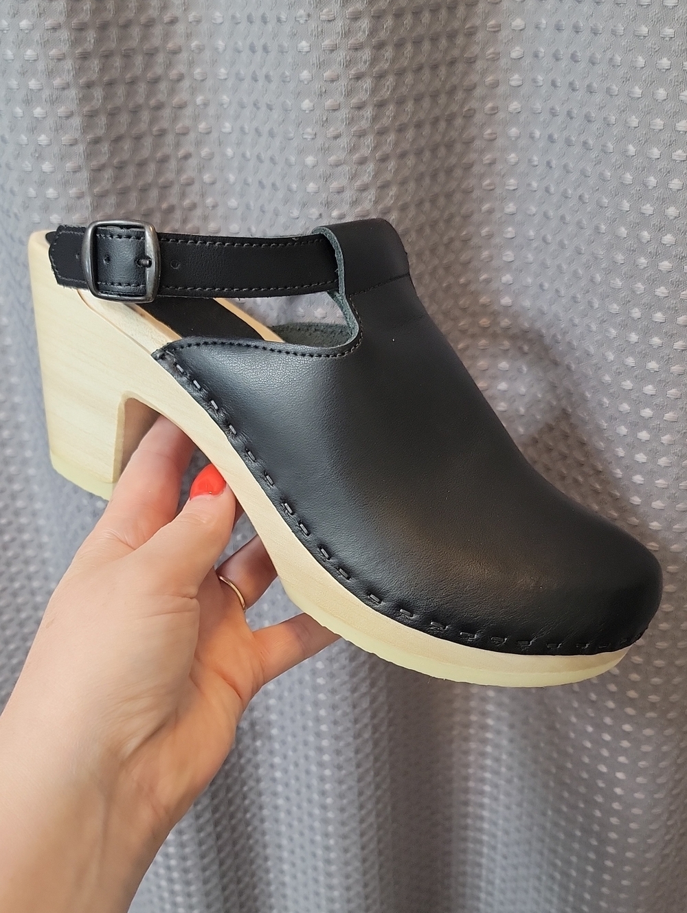 Brand NEW! Sven Halter Top Clogs Size 40